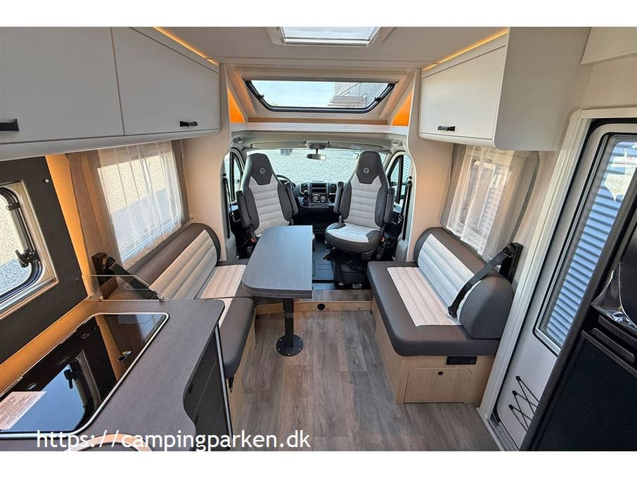 Sunlight T 68 C Adventure - miniature 1