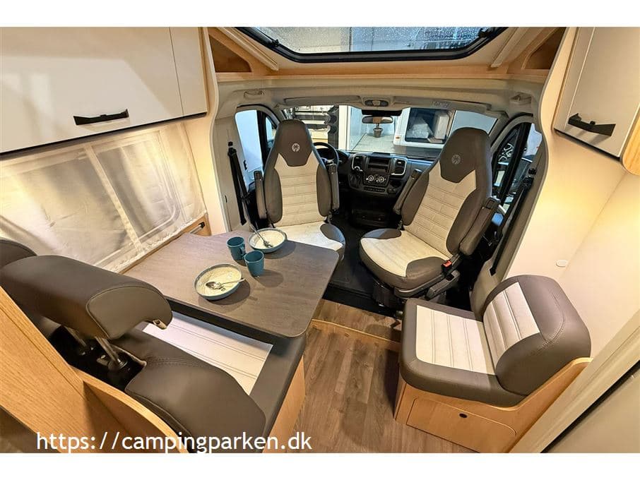 Sunlight VAN V60 Adventure Edition - miniature 1