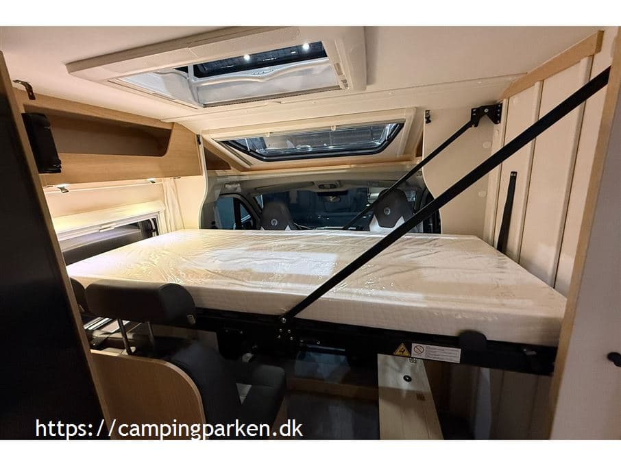 Sunlight VAN V67 S - miniature 1