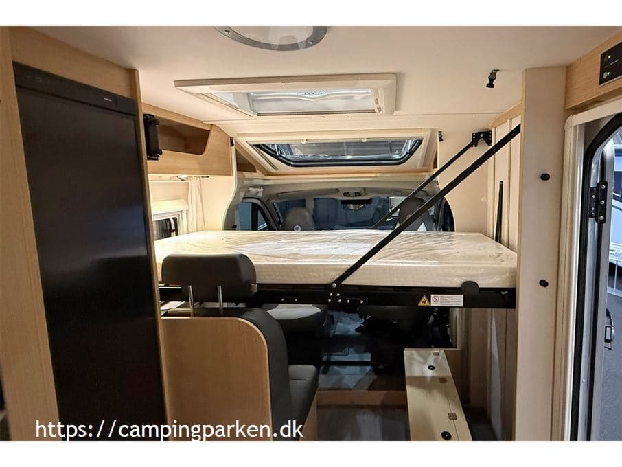 Sunlight VAN V67 S - miniature 1
