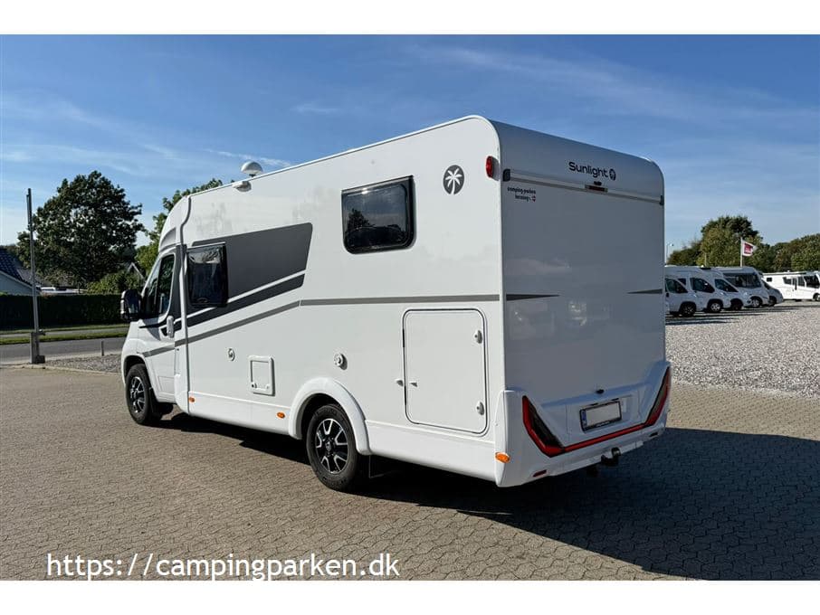 Sunlight VAN V66 Adventure - miniature 1