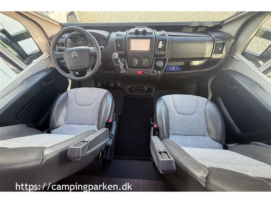 Adria Coral Axess 670 DL - miniature 1