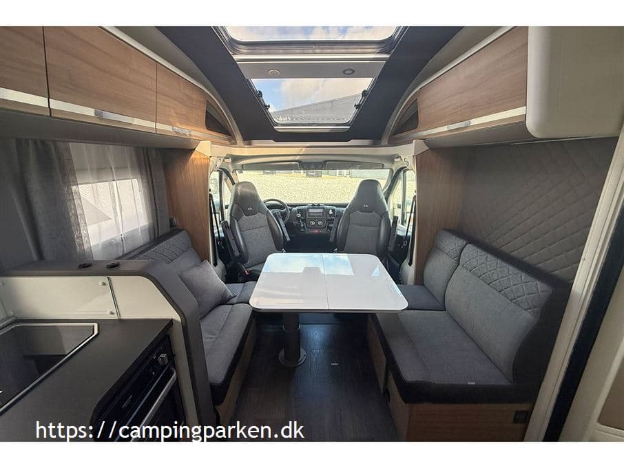 Adria Coral Axess 670 DL - miniature 1
