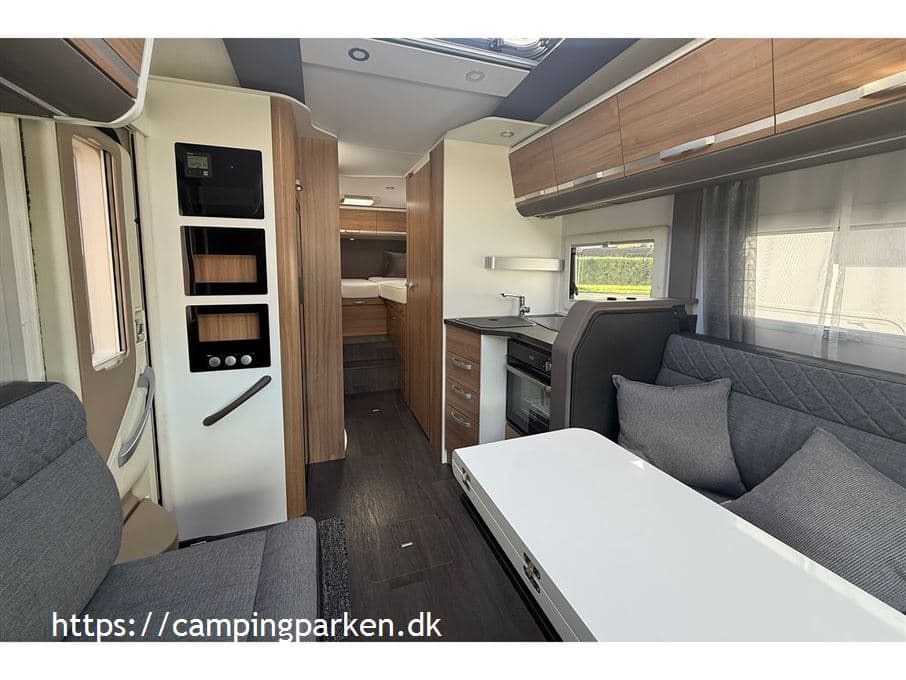Adria Coral Axess 670 DL - miniature 1