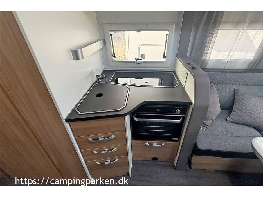 Adria Coral Axess 670 DL - miniature 1