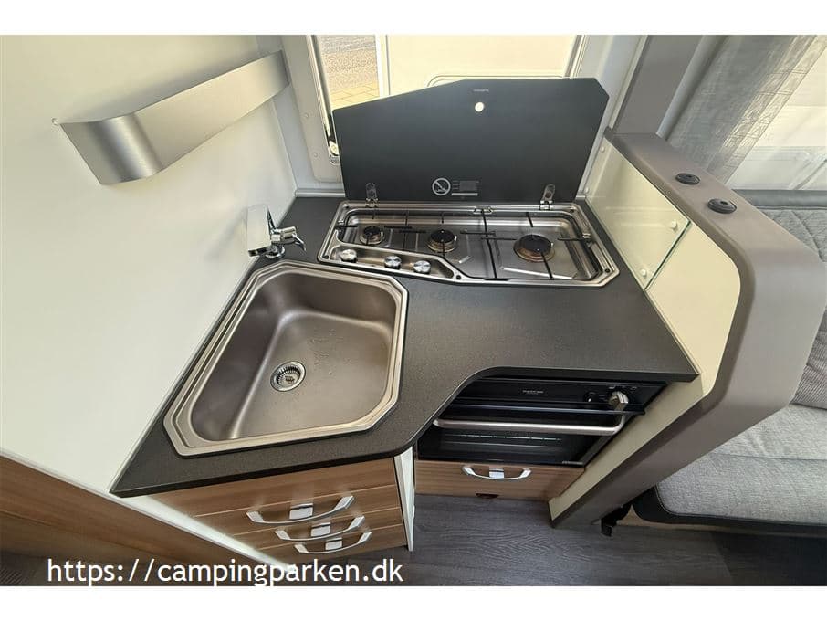 Adria Coral Axess 670 DL - miniature 1