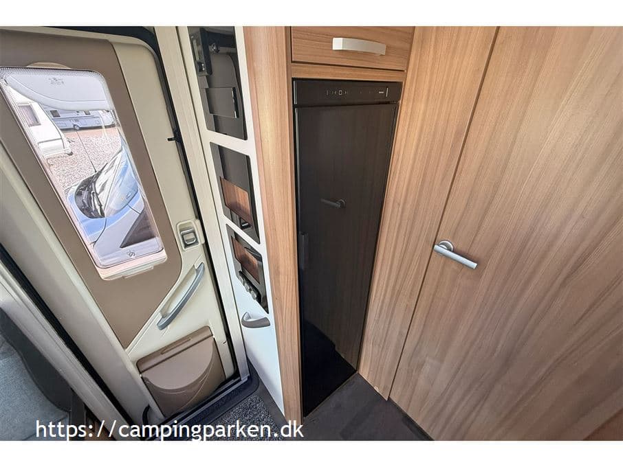 Adria Coral Axess 670 DL - miniature 1