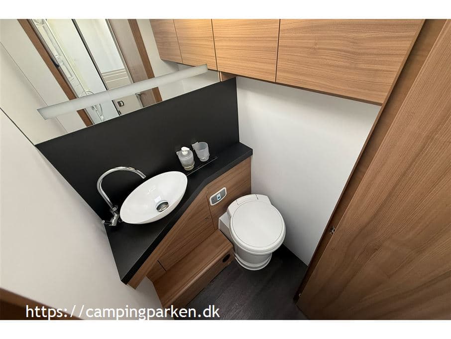Adria Coral Axess 670 DL - miniature 1