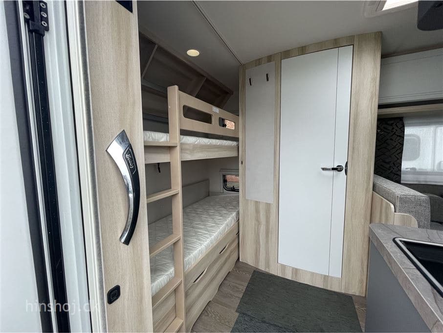 Hobby De Luxe 490 KMF - miniature 1