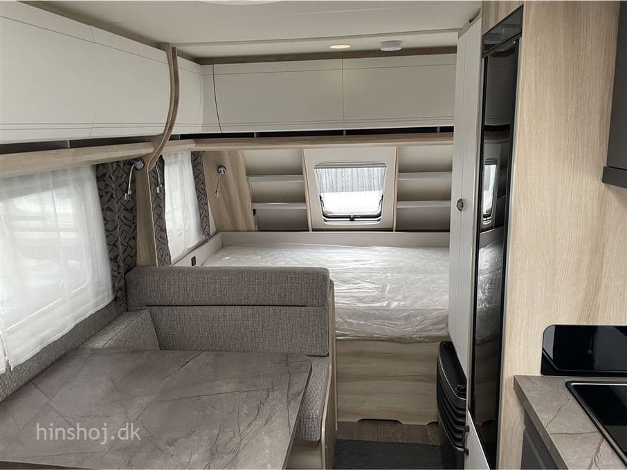 Hobby De Luxe 490 KMF - miniature 1