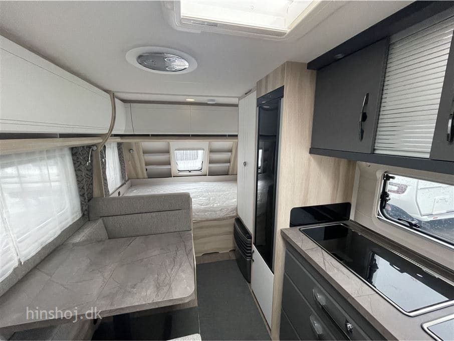 Hobby De Luxe 490 KMF - miniature 1