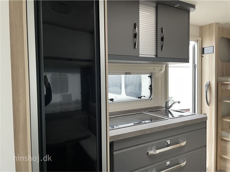 Hobby De Luxe 490 KMF - miniature 1