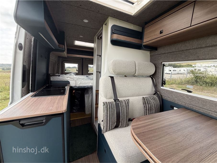 Eriba Car 600 Deep Ocean Blue First Edition - miniature 1