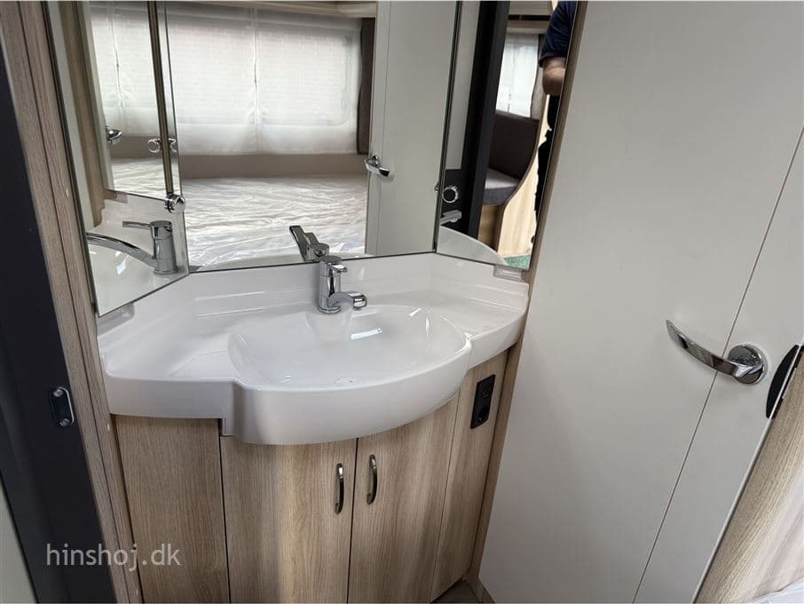 Hobby De Luxe 460 UFe - miniature 1