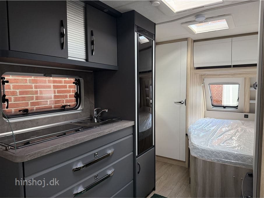 Hobby De Luxe 460 UFe - miniature 1