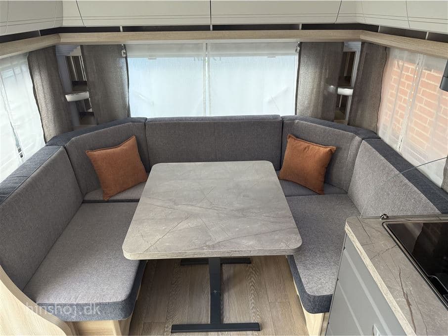 Hobby De Luxe 460 UFe - miniature 1