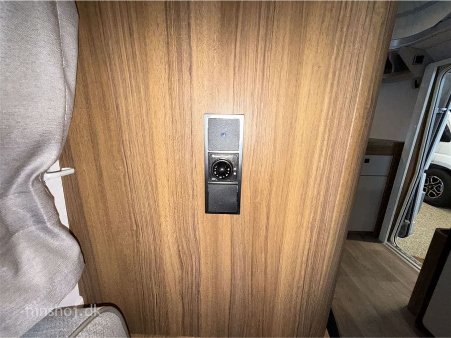 Eriba Touring 320 Legend - miniature 1