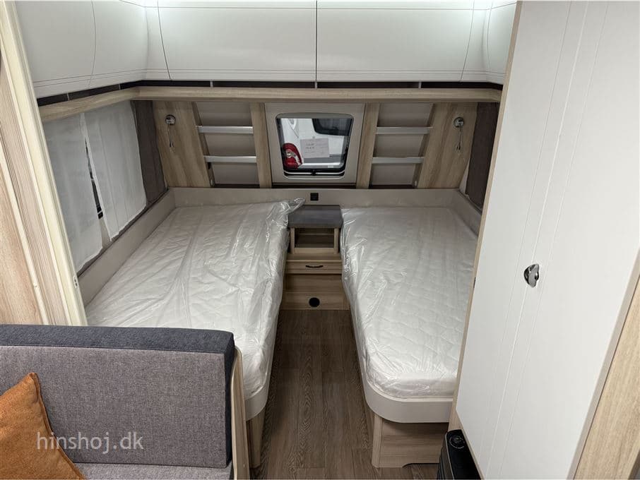 Hobby De Luxe 460 SL - miniature 1