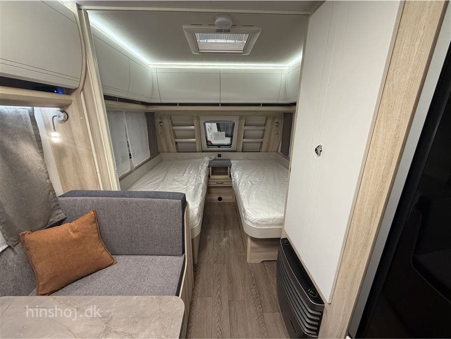 Hobby De Luxe 460 SL - miniature 1