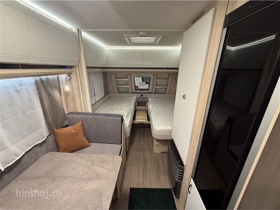 Hobby De Luxe 460 SL - miniature 1