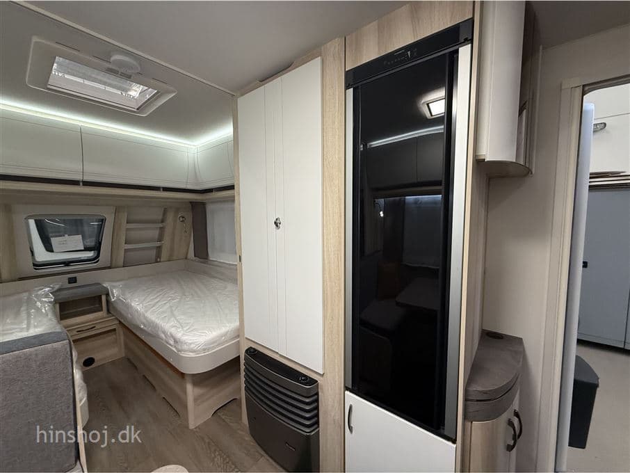 Hobby De Luxe 460 SL - miniature 1