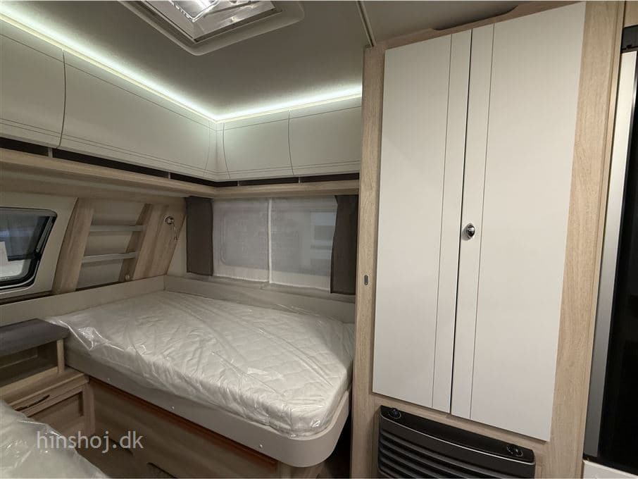 Hobby De Luxe 460 SL - miniature 1