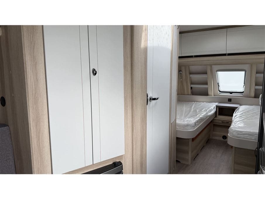 Hobby De Luxe 495 UL - miniature 1
