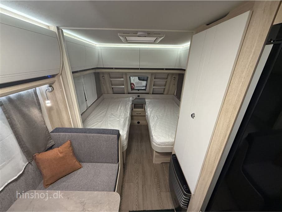 Hobby De Luxe 460 SL - miniature 1