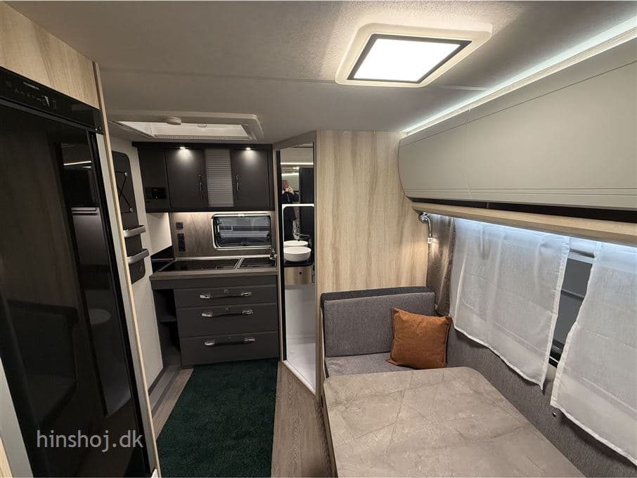 Hobby De Luxe 460 SL - miniature 1