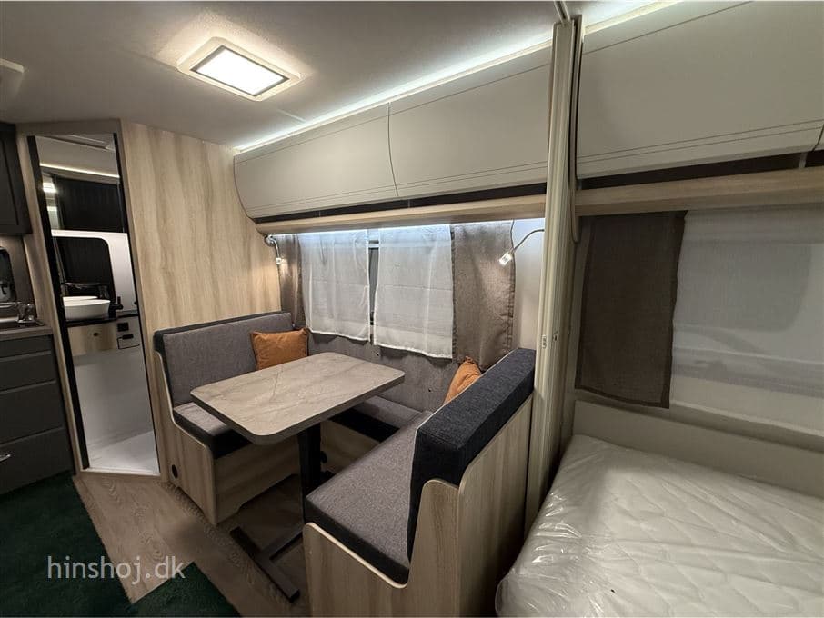 Hobby De Luxe 460 SL - miniature 1