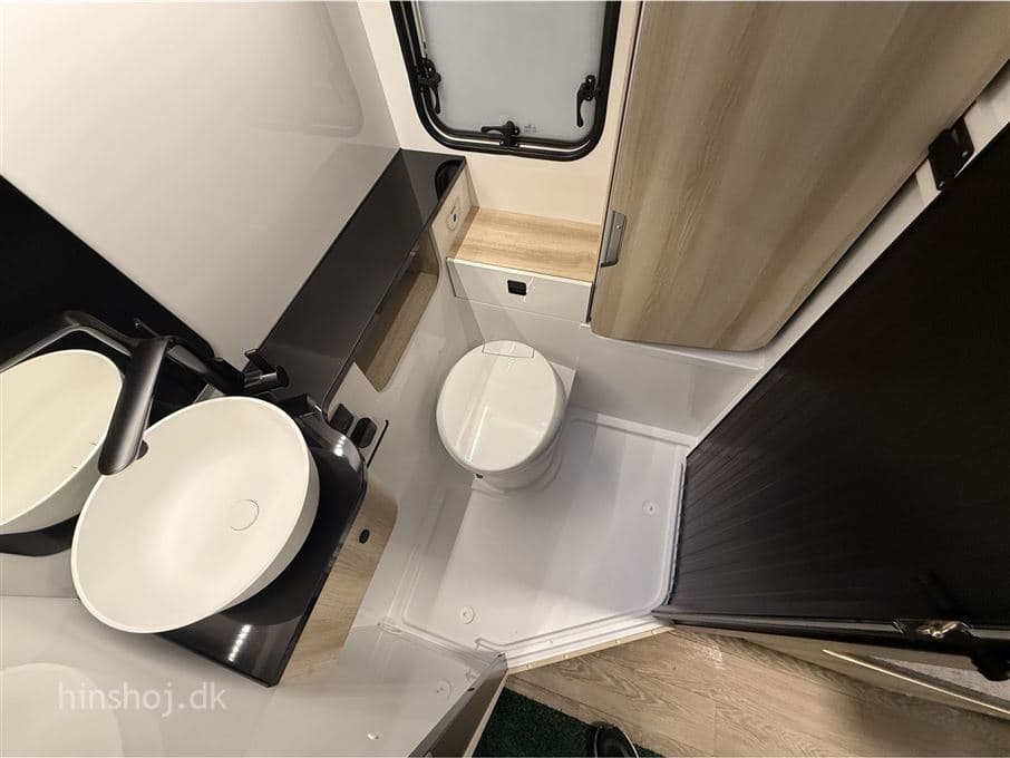 Hobby De Luxe 460 SL - miniature 1