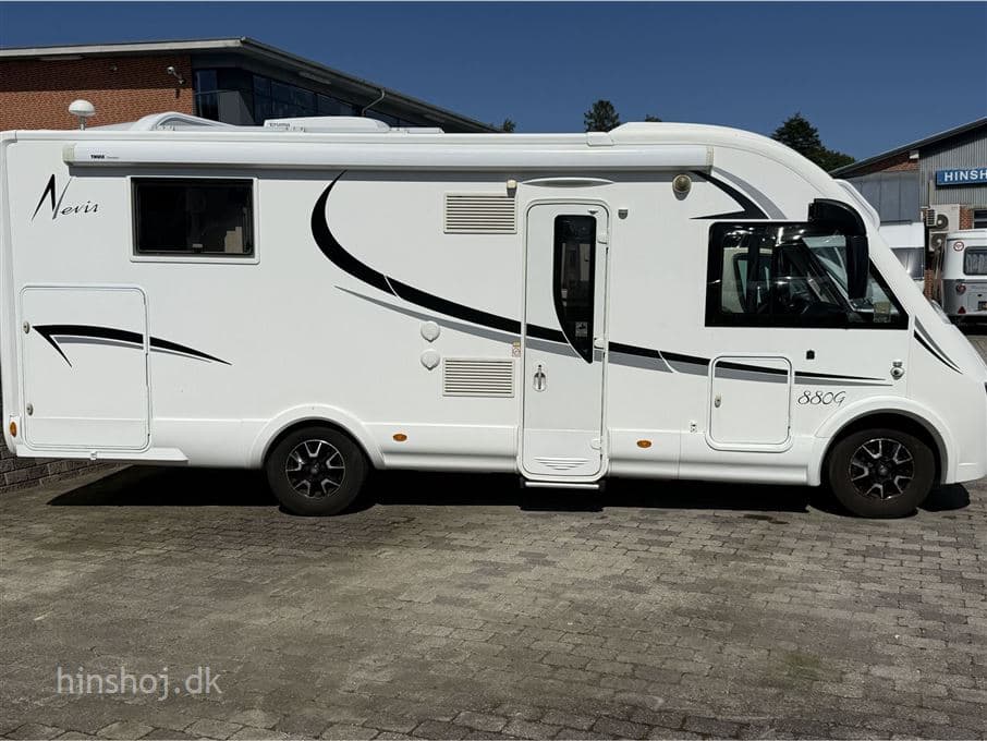 McLouis Nevis 880 G - miniature 1