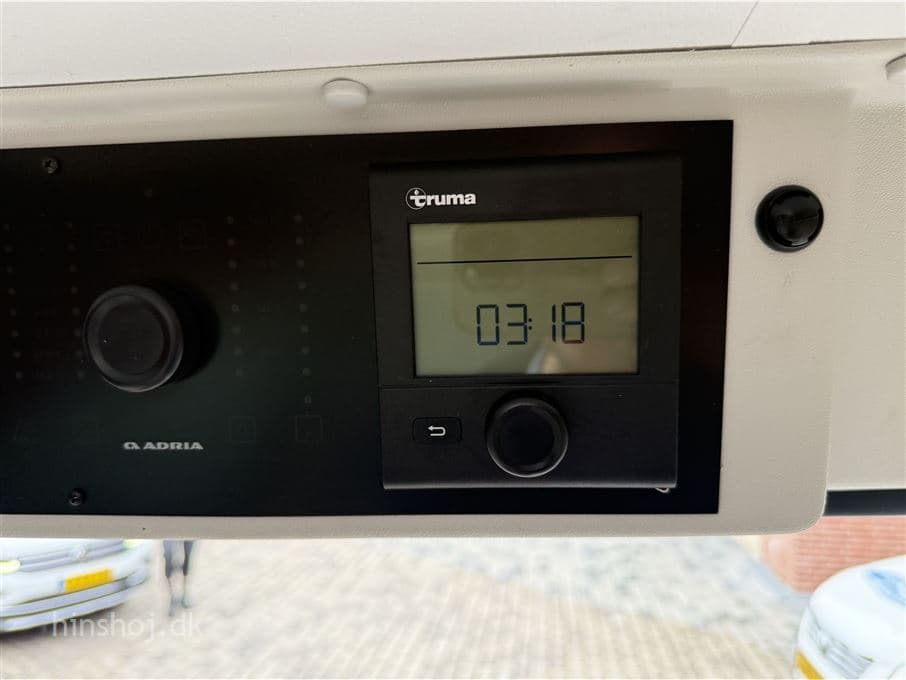 Adria Twin 600 SP - miniature 1