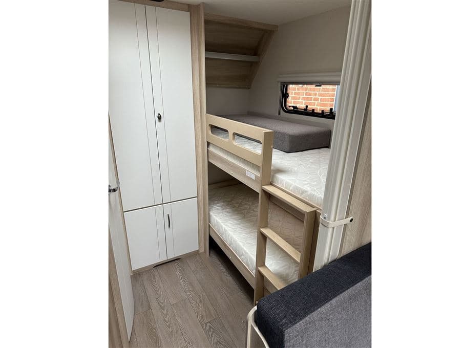 Hobby De Luxe 545 KMF - miniature 1