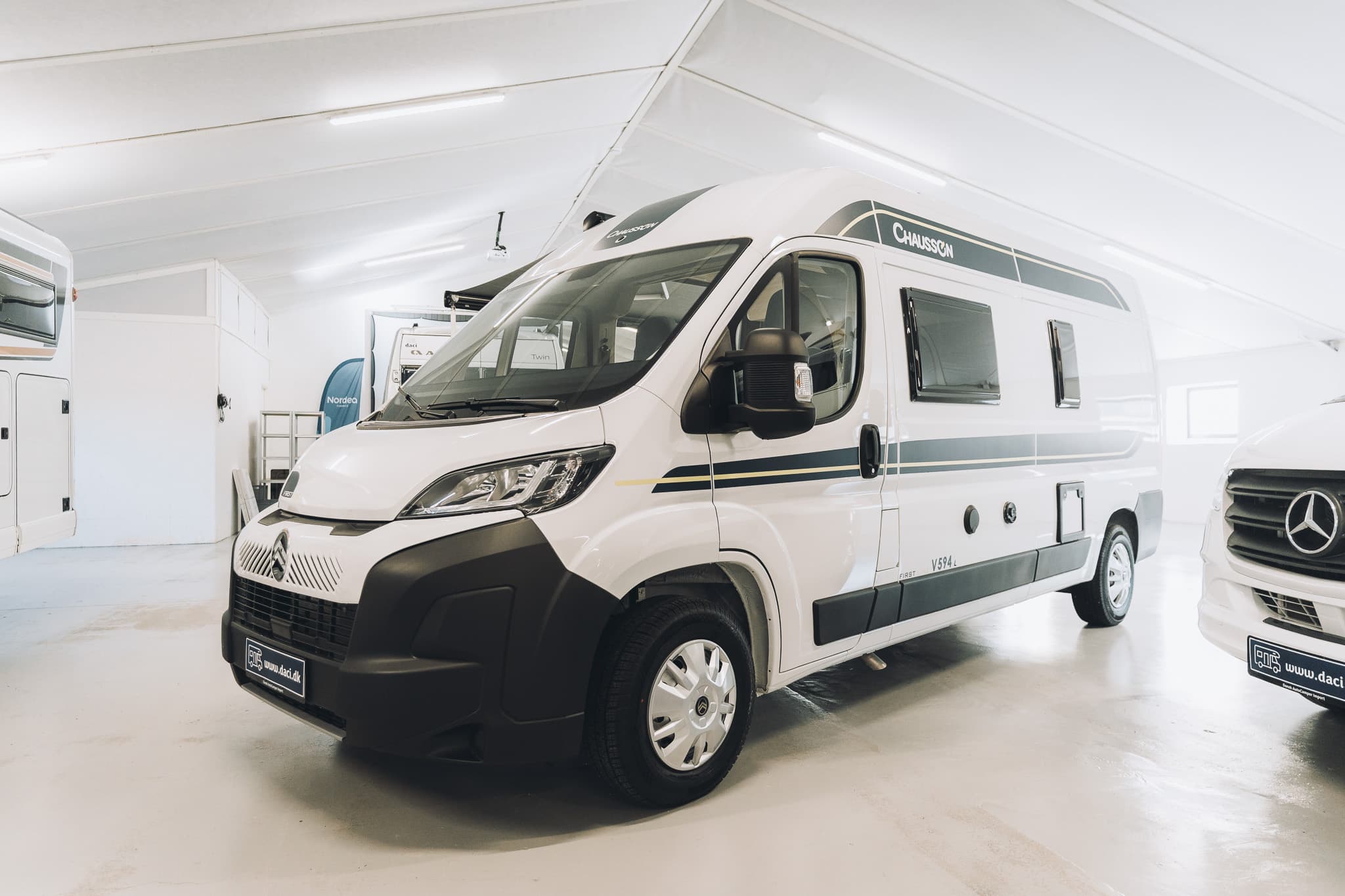 Chausson Van First Line V594 - miniature 1