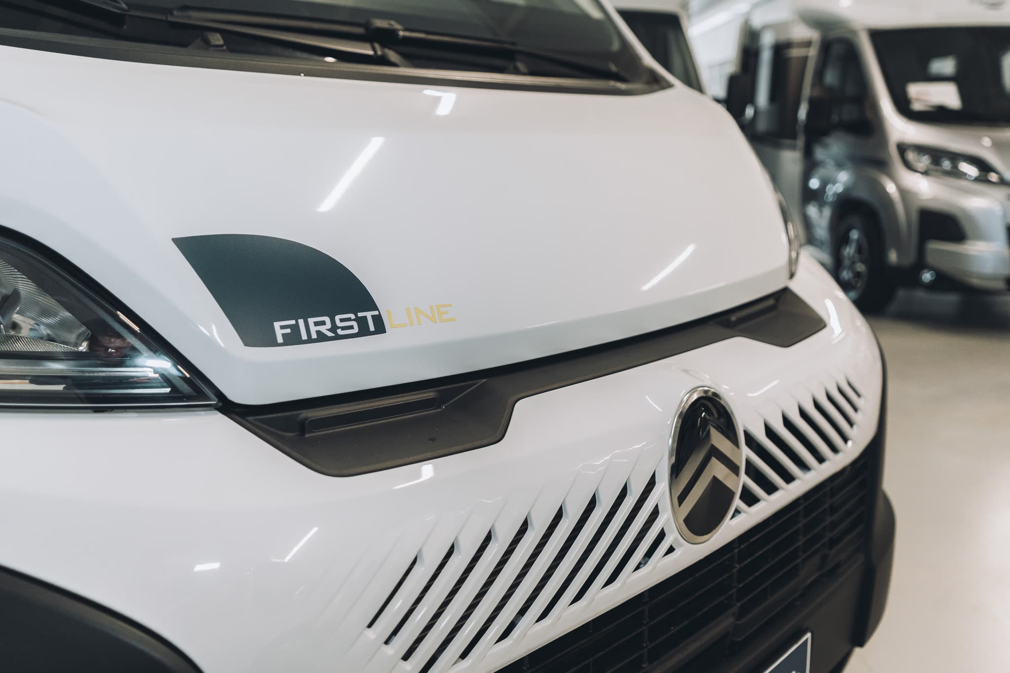 Chausson Van First Line V594 - miniature 1