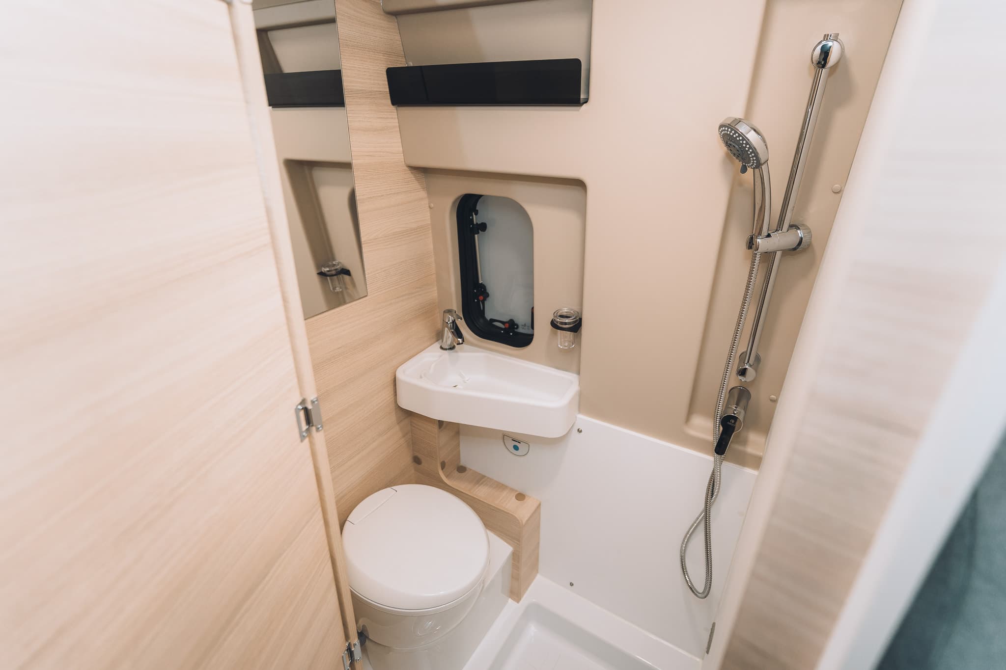 Chausson Van First Line V594 - miniature 1