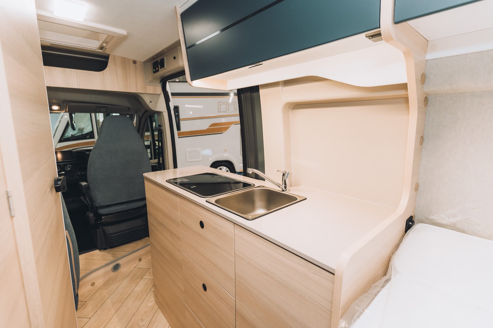 Chausson Van First Line V594 - miniature 1