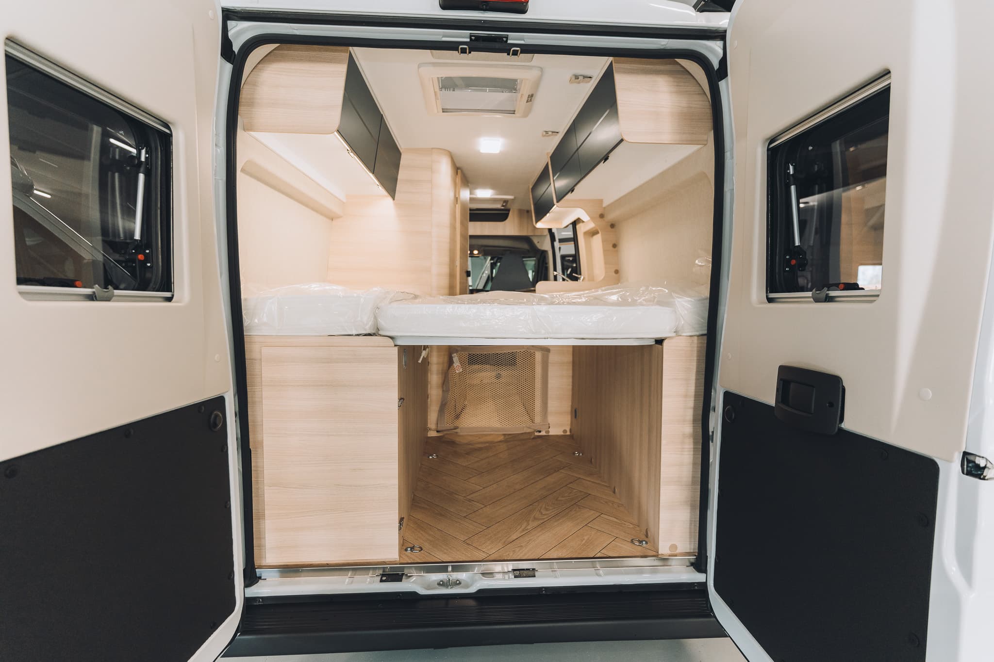 Chausson Van First Line V594 - miniature 1
