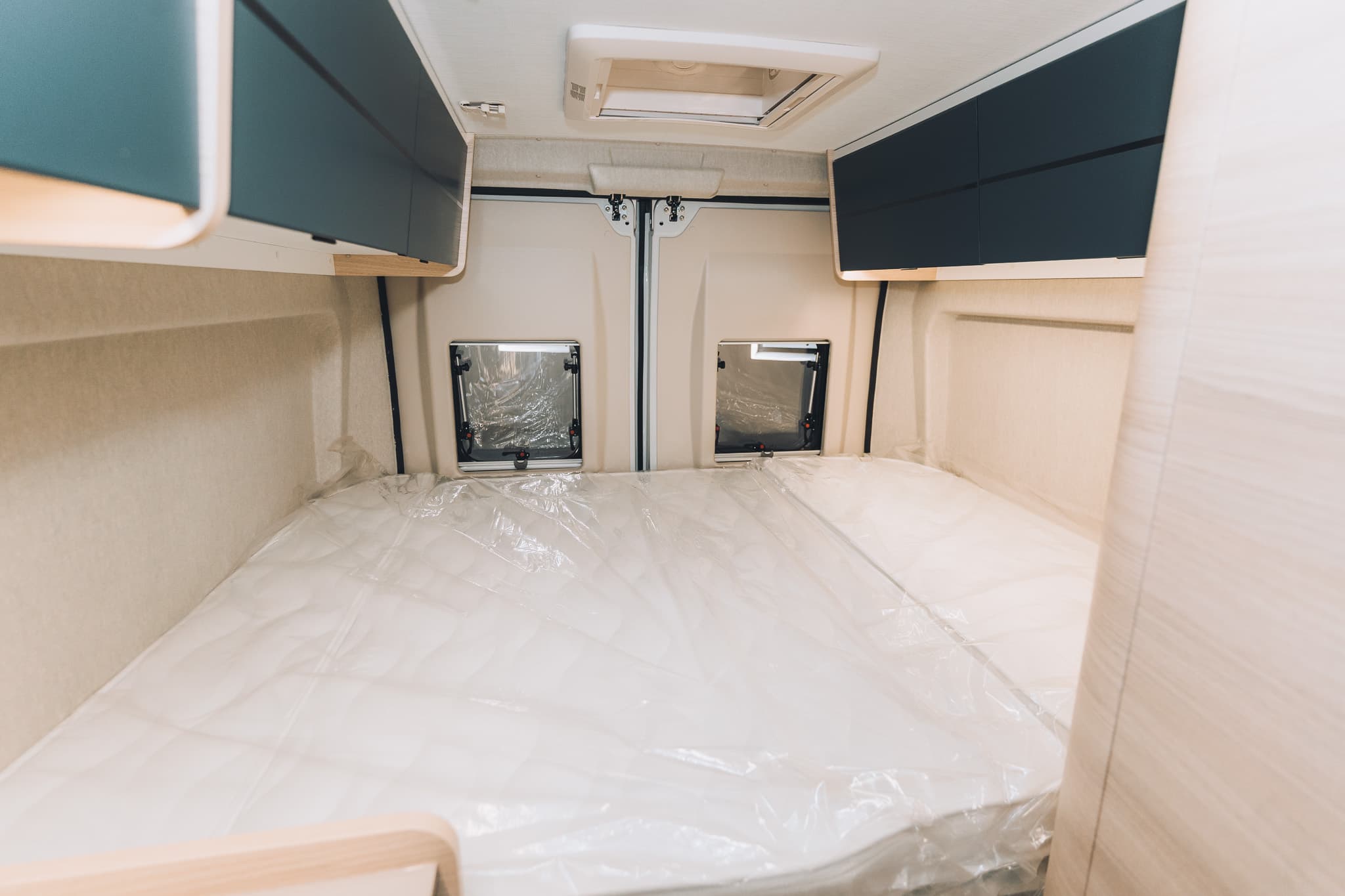 Chausson Van First Line V594 - miniature 1