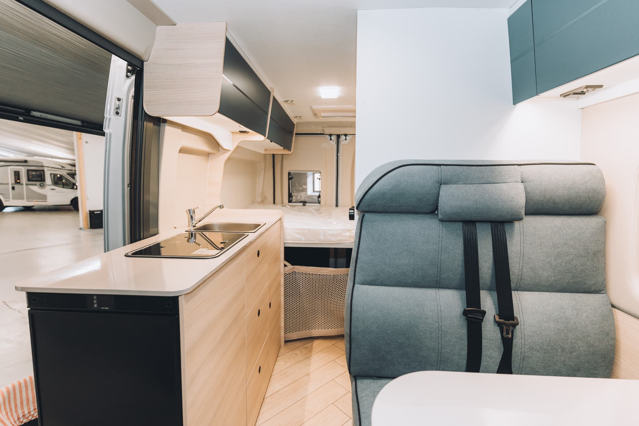 Chausson Van First Line V594 - miniature 1