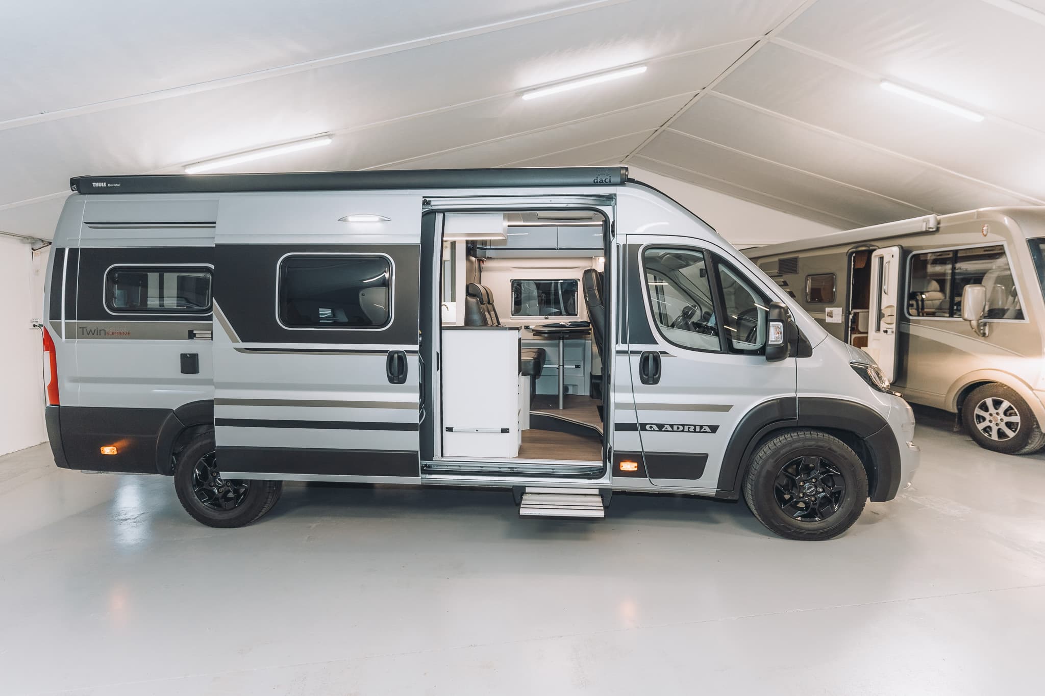Adria Twin 640 SGX - miniature 1