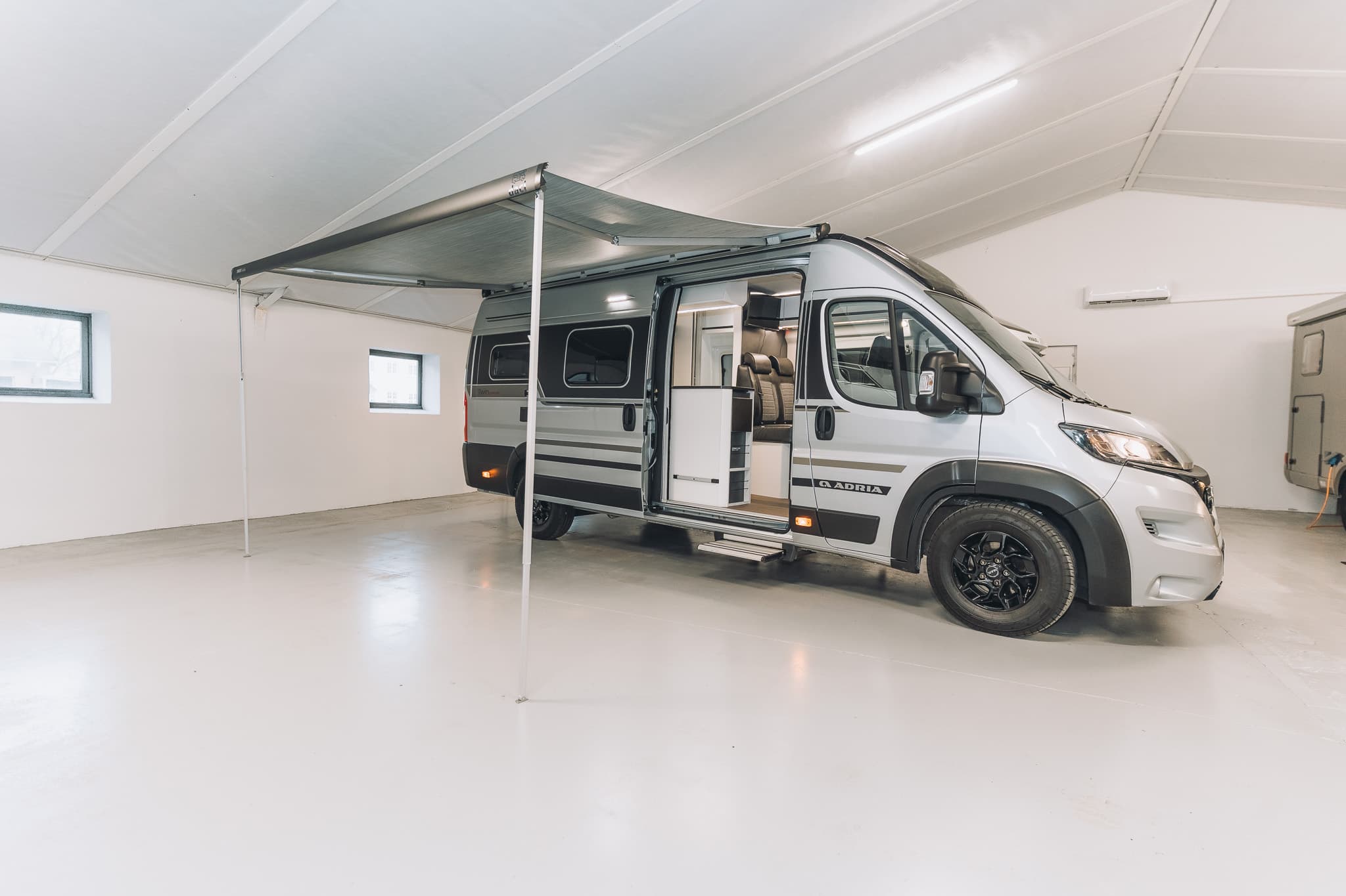 Adria Twin 640 SGX - miniature 1