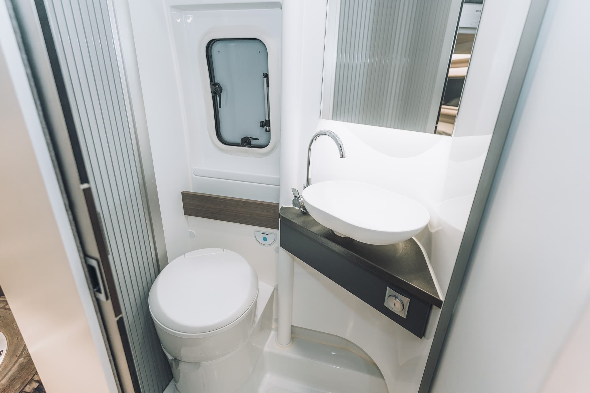 Adria Twin 640 SGX - miniature 1